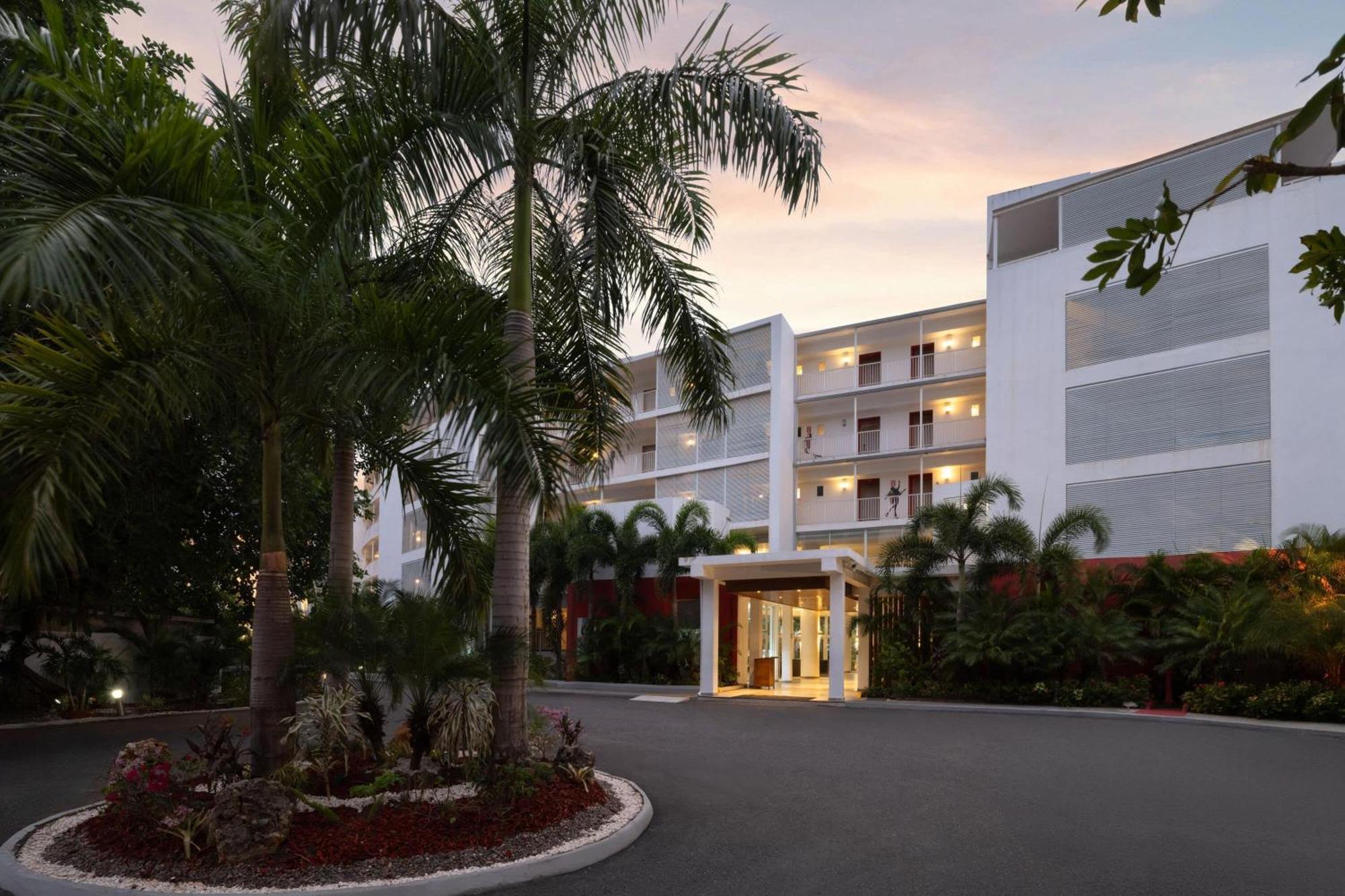 Grand Decameron Cornwall Beach, A Trademark All-Inclusive Resort Montego Bay Eksteriør billede